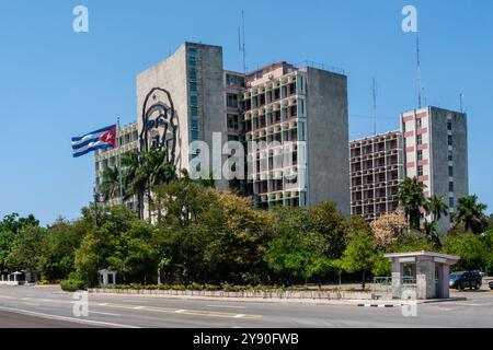 Eisenwerk von Che Guevara auf der Seite des Regierungsgebäudes - Plaza de La Revolucion - in Havanna (La Habana), Kuba. Stockfoto