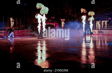 Augsburg, Deutschland. Oktober 2024. Einlaufshow. Deutschland, Augsburger Panther gegen Grizzlys Wolfsburg, Eishockey, DEL, 7. Spieltag, Saison 2024/2025, 06.10.2024. Foto: Eibner-Pressefoto/Heike feiner Credit: dpa/Alamy Live News Stockfoto