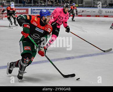 Augsburg, Deutschland. Oktober 2024. Jason Bast (Augsburger Panther, #45). Deutschland, Augsburger Panther gegen Grizzlys Wolfsburg, Eishockey, DEL, 7. Spieltag, Saison 2024/2025, 06.10.2024. Foto: Eibner-Pressefoto/Heike feiner Credit: dpa/Alamy Live News Stockfoto