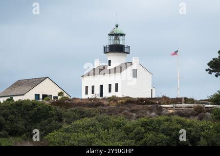 Historisches Leuchtturmgebäude im Cabrillo National Monument Park in der Nähe von San Diego Kalifornien. Stockfoto