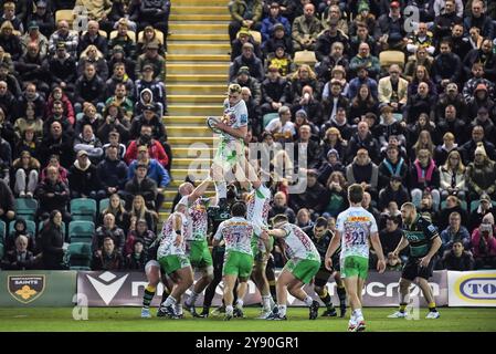 Jack Kenningham von Harlequins während des Spiels Northampton Saints gegen Harlequins im Cinch Stadium in Franklin’s Gardens, Northampton UK am 4. O Stockfoto