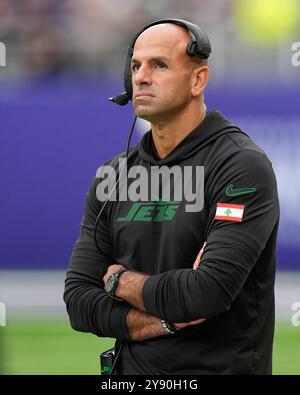 Tottenham Hotspur Stadium, London, Großbritannien. Oktober 2024. NFL UK Football, New York Jets gegen Minnesota Vikings; Robert Saleh, Cheftrainer der Minnesota Vikings an der Seitenlinie während des Spiels zwischen den Minnesota Vikings und den New York Jets Credit: Action Plus Sports/Alamy Live News Stockfoto