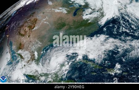 NOAA-Satellitenbild des Hurrikans Milton als Monster-Sturm der Kategorie 5 im Golf von Mexiko, der sich am 7. Oktober 2024 in Richtung Tampa, Florida, bewegte. Satellitenbild von NOAA Credit: Jeremy Hogan/Alamy Live News Stockfoto