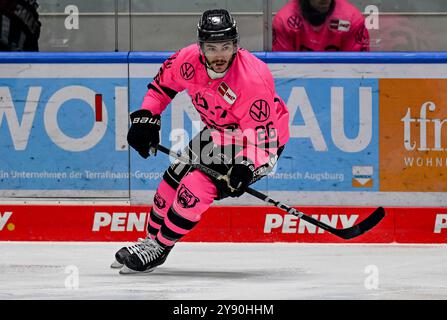 Augsburg, Deutschland. Oktober 2024. Phil Varone (Grizzlys Wolfsburg, Nr. 26). Deutschland, Augsburger Panther gegen Grizzlys Wolfsburg, Eishockey, DEL, 7. Spieltag, Saison 2024/2025, 06.10.2024. Foto: Eibner-Pressefoto/Heike feiner Credit: dpa/Alamy Live News Stockfoto