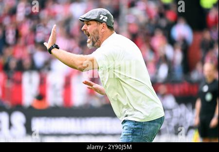 Fussball, 2. Bundesliga, Deutschland, Herren, Saison 2024/2025, 8. Spieltag, Merkur-Spiel-Arena Düsseldorf, Fortuna Düsseldorf - Hamburger SV 0:3; Cheftrainer Steffen Baumgart (HSV). Aktion, Einzelbild. Stockfoto