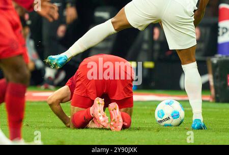 Frankfurt, Deutschland. Oktober 2024. Symbol Fußball im Spiel EINTRACHT FRANKFURT - FC BAYERN MÜNCHEN 3-3 am 6. Oktober 2024 in Frankfurt. Saison 2024/2025, 1.Bundesliga, FCB, München, Spieltag 6, Spieltag Fotograf: ddp Images/STAR-Images - DFL-VORSCHRIFTEN VERBIETEN JEDE VERWENDUNG VON FOTOS als BILDSEQUENZEN und/oder QUASI-VIDEO - Credit: ddp Media GmbH/Alamy Live News Stockfoto