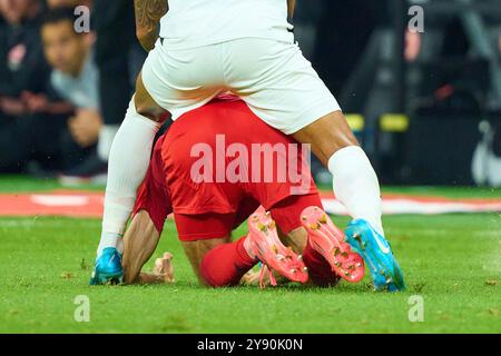 Frankfurt, Deutschland. Oktober 2024. Symbol Fußball im Spiel EINTRACHT FRANKFURT - FC BAYERN MÜNCHEN 3-3 am 6. Oktober 2024 in Frankfurt. Saison 2024/2025, 1.Bundesliga, FCB, München, Spieltag 6, Spieltag Fotograf: ddp Images/STAR-Images - DFL-VORSCHRIFTEN VERBIETEN JEDE VERWENDUNG VON FOTOS als BILDSEQUENZEN und/oder QUASI-VIDEO - Credit: ddp Media GmbH/Alamy Live News Stockfoto
