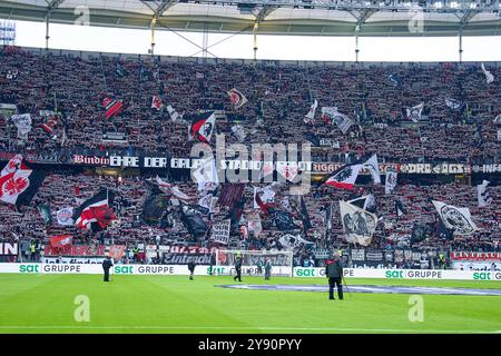 Frankfurt, Deutschland. Oktober 2024. FRA Fans im Spiel EINTRACHT FRANKFURT - FC BAYERN MÜNCHEN 3-3 am 6. Oktober 2024 in Frankfurt. Saison 2024/2025, 1.Bundesliga, FCB, München, Spieltag 6, Spieltag Fotograf: ddp Images/STAR-Images - DFL-VORSCHRIFTEN VERBIETEN JEDE VERWENDUNG VON FOTOS als BILDSEQUENZEN und/oder QUASI-VIDEO - Credit: ddp Media GmbH/Alamy Live News Stockfoto