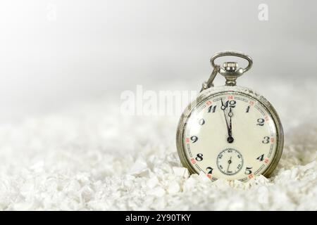 Mitternachtsuhr. Silvester Countdown Stockfoto