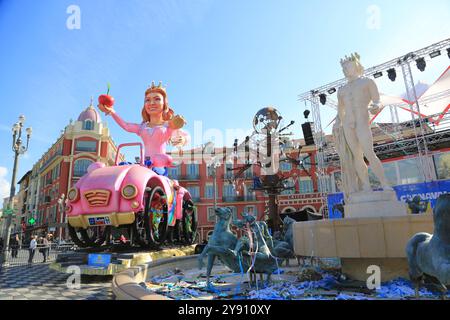 Große Köpfe und Wagen des Karnevals von Nizza, des größten Karnevals in Frankreich und einer der berühmtesten der Welt. Nizza, Alpes-Maritimes, Provence-Alp Stockfoto