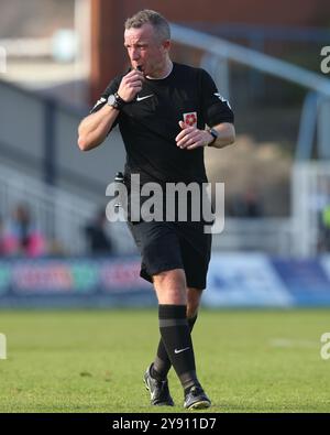 Match-Schiedsrichter Steven Copeland während des Vanarama National League-Spiels zwischen Hartlepool United und Sutton United im Victoria Park, Hartlepool am Samstag, den 5. Oktober 2024. (Foto: Mark Fletcher | MI News) Credit: MI News & Sport /Alamy Live News Stockfoto