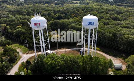 Luftaufnahme der heiß- und Kaltwassertürme in St. Clair, Missouri Stockfoto
