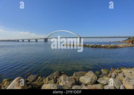 Die Fehmarnsund-Brücke verbindet die Ostseeinsel Fehmarn mit dem Festland bei Grossenbrode, Fehmarninsel, Ostholsteins, Schleswig-Hol Stockfoto