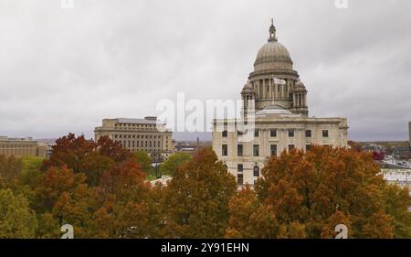 Seine ein bewölkter Tag aber die Luftaufnahme zeigt die Farbe der Blätter im Herbst in Providence RI Stockfoto