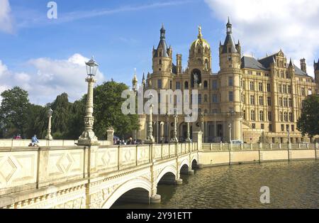 Jahrhundertelang war die Schweriner Burg Residenz der mecklenburgischen Herzöge und Großherzöge und ist heute Sitz des landtags von Mecklenburg Stockfoto