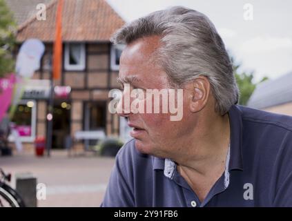 Porträt eines Mannes im Seitenprofil Stockfoto