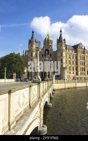 Jahrhundertelang war die Schweriner Burg Residenz der mecklenburgischen Herzöge und Großherzöge und ist heute Sitz des landtags von Mecklenburg Stockfoto