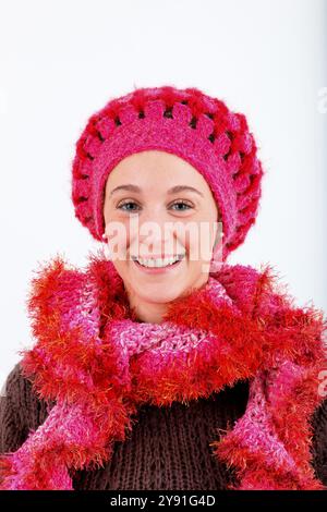 Junge Frau in Winterkleidung Stockfoto