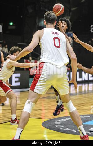 Olivier Rioux (Kanada) verteidigt gegen Christopher Brown (USA). FIBA Basketball Americup U18 - Buenos Aires 2024 Stockfoto