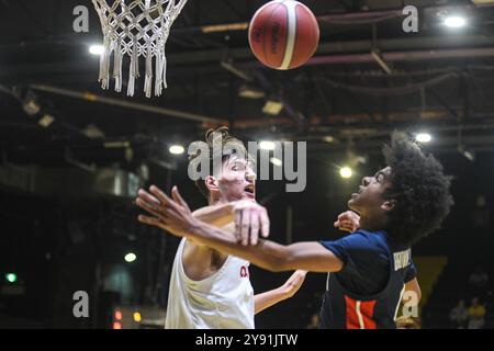 Olivier Rioux (Kanada) blockiert Christopher Brown (USA). FIBA Basketball Americup U18 - Buenos Aires 2024 Stockfoto