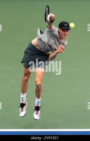 Jannik Sinner (ITA) tritt am 8. September 2024 2024 im USTA Billie Jean King National Tennis Center in New York City an. Stockfoto