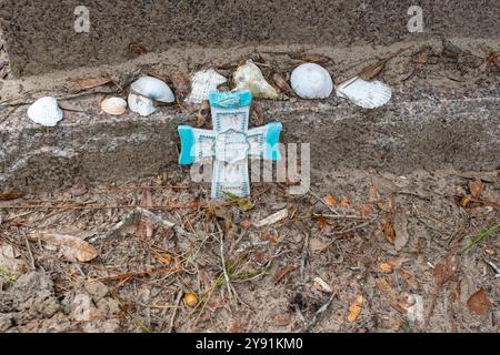 Grabstätte des berühmten südländischen Schriftstellers Pat Conroy in den St. Helena Memorial Gardens in Saint Helena, South Carolina. Stockfoto
