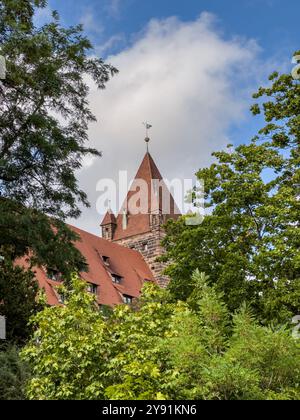 Reichsschloss Nürnberg Rote Ziegeldächer am Sommertag, Deutschland Stockfoto