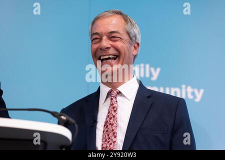 London, Großbritannien. Oktober 2024. Nigel Farage, der Vorsitzende der Reform UK, spricht auf einer Pressekonferenz über Recht und Ordnung im Church House in London. Quelle: SOPA Images Limited/Alamy Live News Stockfoto