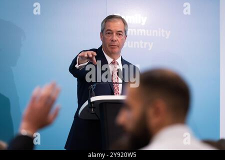 London, Großbritannien. Oktober 2024. Nigel Farage, der Vorsitzende der Reform UK, spricht auf einer Pressekonferenz über Recht und Ordnung im Church House in London. Quelle: SOPA Images Limited/Alamy Live News Stockfoto