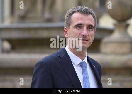 Prag, Tschechische Republik. Oktober 2024. Der Kandidat für Industrie- und Handelsminister Lukas Vlcek (STAN) trifft sich am 7. Oktober 2024 mit dem tschechischen Präsidenten Petr Pavel auf der Prager Burg in der Tschechischen Republik. Quelle: Katerina Sulova/CTK Photo/Alamy Live News Stockfoto