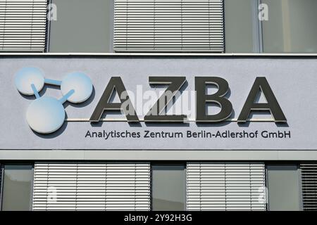 AZBA Analytisches Zentrum Berlin Adlershof, Justus-von-Liebig-Straße, Adlershof, Treptow-Köpenick, Berlin, Deutschland *** AZBA Analytical Center Berlin Adlershof, Justus von Liebig Straße, Adlershof, Treptow Köpenick, Berlin, Deutschland Stockfoto