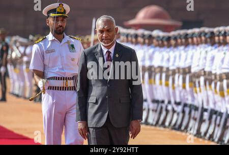 Neu-Delhi, Indien. Oktober 2024. NEW DELHI, INDIEN - 7. OKTOBER: Malediven-Präsident Mohamed Muizzu inspiziert die Ehrengarde während seines zeremoniellen Empfangs am 7. Oktober 2024 in Rashtrapati Bhavan in Neu-Delhi, Indien. (Foto: Raj K Raj/Hindustan Times/SIPA USA) Credit: SIPA USA/Alamy Live News Stockfoto