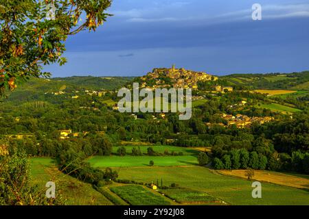 Das südfranzösische mittelalterliche Bergdorf Cordes-sur-Ciel. Stockfoto