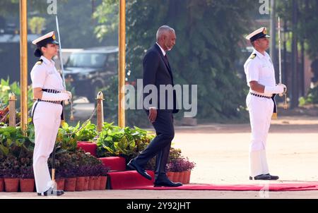 Neu-Delhi, Indien. Oktober 2024. NEW DELHI, INDIEN - 7. OKTOBER: Malediven-Präsident Mohamed Muizzu inspiziert die Ehrengarde während seines zeremoniellen Empfangs am 7. Oktober 2024 in Rashtrapati Bhavan in Neu-Delhi, Indien. (Foto: Raj K Raj/Hindustan Times/SIPA USA) Credit: SIPA USA/Alamy Live News Stockfoto