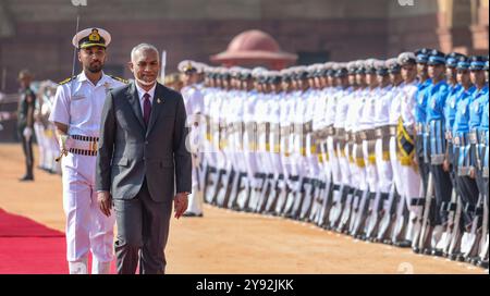 Neu-Delhi, Indien. Oktober 2024. NEW DELHI, INDIEN - 7. OKTOBER: Malediven-Präsident Mohamed Muizzu inspiziert die Ehrengarde während seines zeremoniellen Empfangs am 7. Oktober 2024 in Rashtrapati Bhavan in Neu-Delhi, Indien. (Foto: Raj K Raj/Hindustan Times/SIPA USA) Credit: SIPA USA/Alamy Live News Stockfoto