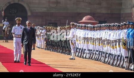 Neu-Delhi, Indien. Oktober 2024. NEW DELHI, INDIEN - 7. OKTOBER: Malediven-Präsident Mohamed Muizzu inspiziert die Ehrengarde während seines zeremoniellen Empfangs am 7. Oktober 2024 in Rashtrapati Bhavan in Neu-Delhi, Indien. (Foto: Raj K Raj/Hindustan Times/SIPA USA) Credit: SIPA USA/Alamy Live News Stockfoto