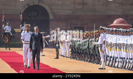 Neu-Delhi, Indien. Oktober 2024. NEW DELHI, INDIEN - 7. OKTOBER: Malediven-Präsident Mohamed Muizzu inspiziert die Ehrengarde während seines zeremoniellen Empfangs am 7. Oktober 2024 in Rashtrapati Bhavan in Neu-Delhi, Indien. (Foto: Raj K Raj/Hindustan Times/SIPA USA) Credit: SIPA USA/Alamy Live News Stockfoto