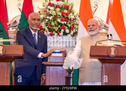 Neu-Delhi, Indien. Oktober 2024. NEW DELHI, INDIEN - 7. OKTOBER: Premierminister Narendra Modi und Präsident der Malediven Mohamed Muizzu weihen die neue Start- und Landebahn am Hanimaadhoo International Airport, Malediven, während einer gemeinsamen Pressemitteilung nach einem Treffen im Hyderabad House am 7. Oktober 2024 in Neu-Delhi, Indien. (Foto: Raj K Raj/Hindustan Times/SIPA USA) Credit: SIPA USA/Alamy Live News Stockfoto