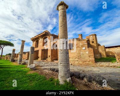 Caseggiato degli Aurighi (Charioteers) (ca. 140 n. Chr.) - Archäologischer Park von Ostia Antica, Rom, Italien Stockfoto