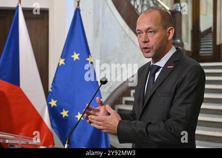 Der neue regionale Entwicklungsminister Petr Kulhanek (für STAN) spricht während einer Pressekonferenz nach seiner Amtseinführung im Ministerium für regionale Entwicklung in Prag, Tschechische Republik, am 8. Oktober 2024. (CTK-Foto/Vit Simanek) Stockfoto