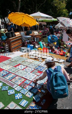 Feira da Ladra. Typische Einkaufsmöglichkeiten in Lissabon - Portugal Stockfoto