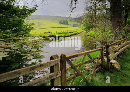 Sommerblick auf den Fluss Sprint im Longsleddale Valley in der Nähe von Sadgill Village, Lake District National Park; Cumbria; England Stockfoto