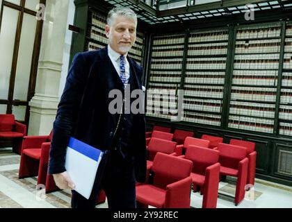 IL Ministro della Cultura Alessandro Giuli illustra le linee programmatiche del suo ministero davanti alle Commissioni riunite Cultura del Senato e della Camera presiedute da Robero Marti LEGA e da Federico Mollicone FDI. Camera dei Deputati a Roma, Martedì 08 Ottobre 2024 (Foto Mauro Scrobogna/LaPresse) der Kulturminister Alessandro Giuli veranschaulicht die programmatischen Linien seines ministeriums vor den gemeinsamen Kulturkommissionen des Senats und der Kammer unter dem Vorsitz von Roberto Marti LEGA und Federico Mollicone FDI. Abgeordnetenkammer in Rom, Dienstag, 08. Oktober 2024 (Foto: Mauro Scrobo Stockfoto