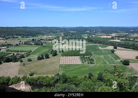 Blick über die Felder und Felder der Dordogne aus der bastide-Stadt Domme Stockfoto