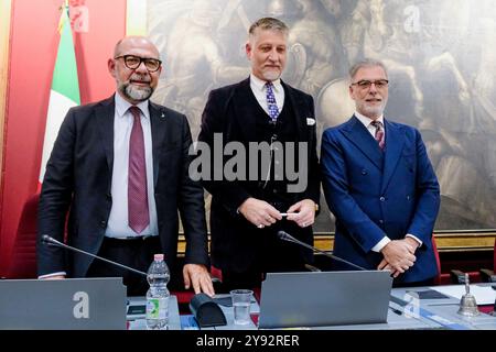 IL Ministro della Cultura Alessandro Giuli illustra le linee programmatiche del suo ministero davanti alle Commissioni riunite Cultura del Senato e della Camera presiedute da Robero Marti LEGA e da Federico Mollicone FDI. Camera dei Deputati a Roma, Martedì 08 Ottobre 2024 (Foto Mauro Scrobogna/LaPresse) der Kulturminister Alessandro Giuli veranschaulicht die programmatischen Linien seines ministeriums vor den gemeinsamen Kulturkommissionen des Senats und der Kammer unter dem Vorsitz von Roberto Marti LEGA und Federico Mollicone FDI. Abgeordnetenkammer in Rom, Dienstag, 08. Oktober 2024 (Foto: Mauro Scrobo Stockfoto