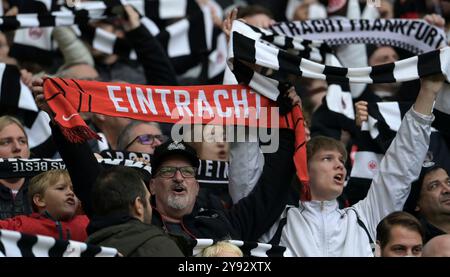 Frankfurt, Deutschland. Oktober 2024. Fans von Eintracht. Frankfurt fotografiert beim Fußball Bundesliga Spiel Eintracht Frankfurt gegen den FC. Bayern München. Am 6.9.2024 in Frankfurt. Quelle: dpa/Alamy Live News Stockfoto