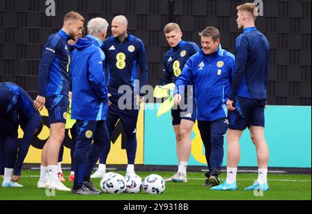 Schottland-Trainer John Carver während eines Trainings in Lesser Hampden, Glasgow. Bilddatum: Dienstag, 8. Oktober 2024. Stockfoto