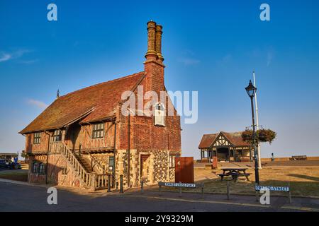 Die Moot Hall in Aldeburgh, Suffolk, erbaut um 1550 im Tudor-Stil. Stockfoto