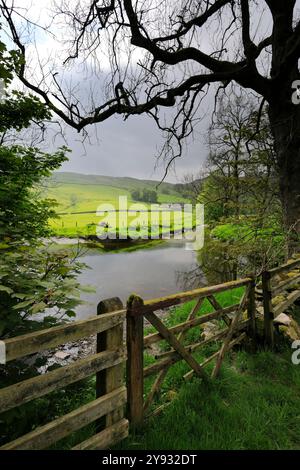 Sommerblick auf den Fluss Sprint im Longsleddale Valley in der Nähe von Sadgill Village, Lake District National Park; Cumbria; England Stockfoto