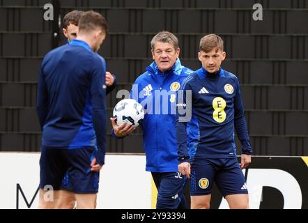 Schottland-Trainer John Carver während eines Trainings in Lesser Hampden, Glasgow. Bilddatum: Dienstag, 8. Oktober 2024. Stockfoto